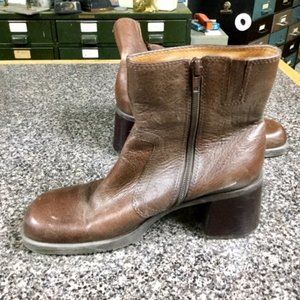 Leather brown ankle boot